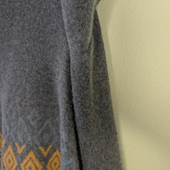 Gray Open Front Cardigan with Patterned Hem - Picture 9 of 16